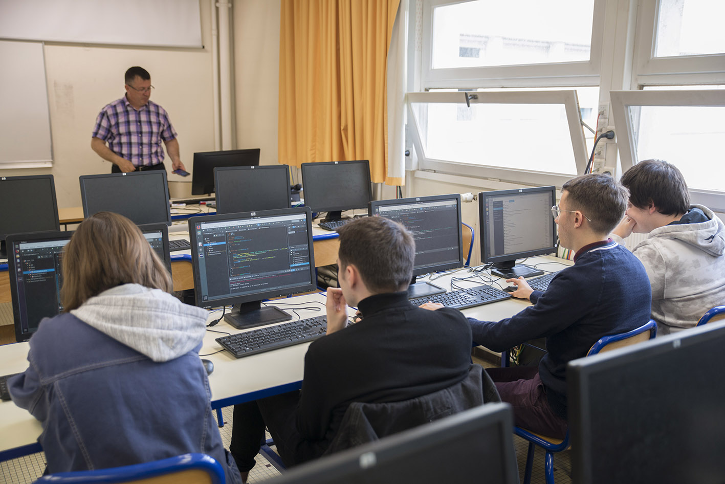 Salle de TP en informatique